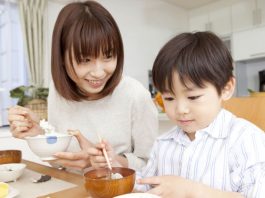 Khi bé yêu không mặn mà với các món ăn