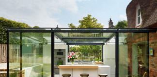 Ấn tượng với căn bếp lộng lẫy trong lồng kính