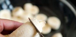 Làm kem chuối bơ đậu phộng đơn giản bằng máy xay sinh tố