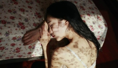 Đêm tân hôn, khóc nức nở trong vòng tay mẹ chồng - 1