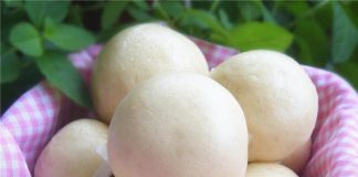 Cách làm bánh bao kim sa nhân trứng sữa 