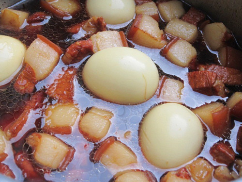 Thịt kho trứng đơn giản mà đưa cơm - 8