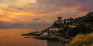 Khám phá 10 vùng đất “lạ” nhất trên thế giới