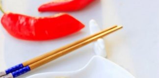 Tự làm thịt bò xào củ sen đơn giản trong 10 phút