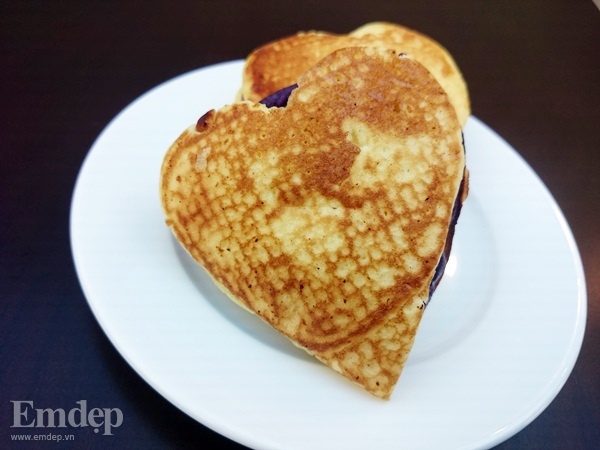 Bánh pancake nhân khoai môn tím