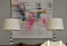 Tô điểm thêm cho bàn phòng khách