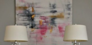 Tô điểm thêm cho bàn phòng khách