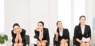 Tâm sự của cử nhân ra trường 3 năm vẫn lận đận làm công nhân điện tử