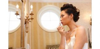 Ngán ngẩm, khó xử vì sự đỏm dáng, ăn diện đến vô tâm của cô vợ trẻ