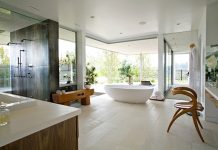 Ấn tượng với những mẫu phòng tắm có tường cũng như không