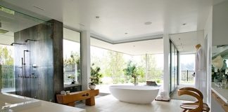 Ấn tượng với những mẫu phòng tắm có tường cũng như không