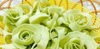 Làm mứt dừa vị trà xanh  mát 