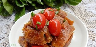 Lạ miệng với thịt lợn om cà chua bi