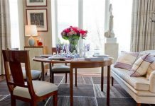 Tiết kiệm không gian với bàn ăn ngay trong phòng khách