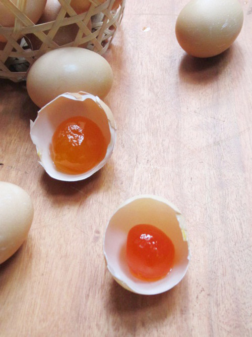 Cách làm trứng muối tại nhà cực đơn giản - 10