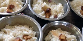 Hỉnh anh được cộng đồng mạng chia sẻ về 1 bữa cơm của bệnh nhân tâm thần tại trung tâm bảo trợ xã hội tỉnh Nghệ An khiến dư luận xôn xao.