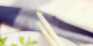 Bữa trưa 15.000 với thịt viên sốt nước tương 1