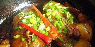 Bữa tối nóng hổi với cá kho thịt ba chỉ thơm ngậy - 3