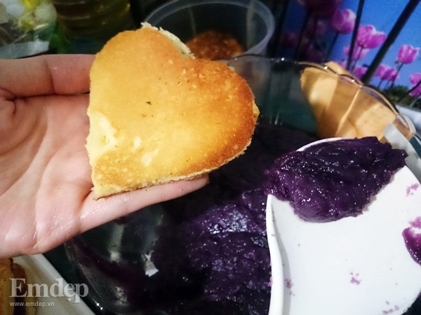 Bánh pancake nhân khoai môn tím