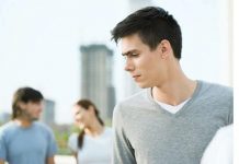 Đau đớn, ê chề khi vô tình “dâng” vợ cho bạn cũ Đau đớn, ê chề khi vô tình 'dâng' vợ cho bạn cũ