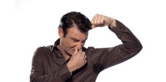 Chết ngốt vì đồng nghiệp quá “nặng mùi”!