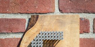 Tự làm biển số nhà bằng đinh vít, bạn có muốn thử?