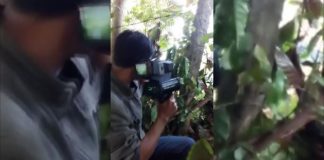 Người thanh niên núp trong lùm bắn tốc độ trước sự hoài nghi không phải là nhân viên công vụ của người dân? - Ảnh: trích ra từ clip