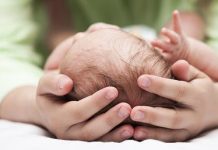 Bí quyết chăm sóc bé 24 giờ đầu sau sinh chuẩn nhất Bí quyết chăm sóc bé 24 giờ đầu sau sinh chuẩn nhất