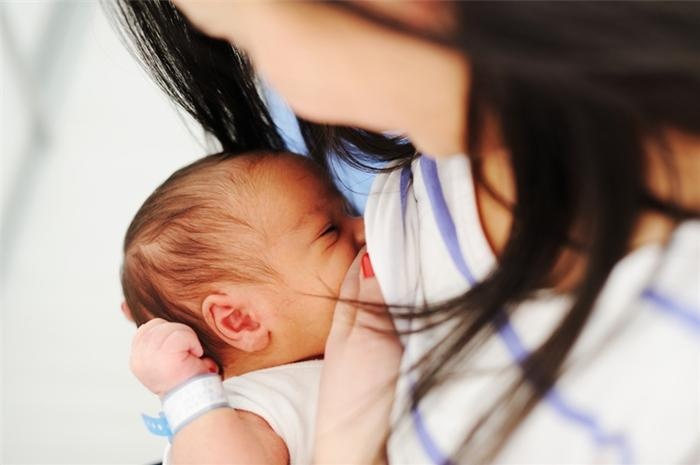 Tips quan trọng cần nhớ khi chăm sóc trẻ sơ sinh