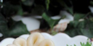 Ngon mê mẩn bánh bao nhân cơm nếp táo tàu 