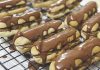 Eclair nhân kem cafe phủ chocolate ngon tuyệt!