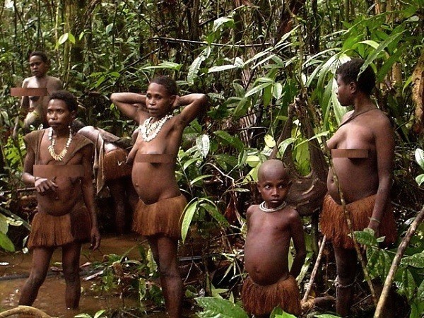Khóc thét với cuộc sống của bộ tộc ăn thịt người ở Indonesia