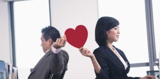 Ngán ngẩm vì chuyện sếp "yêu" nơi công sở