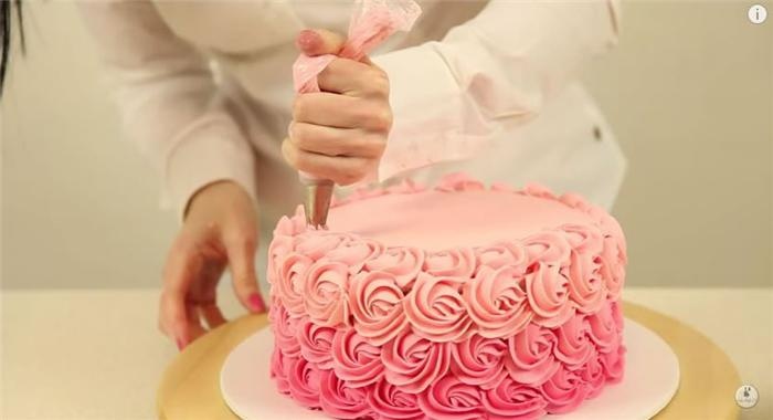 Trang trí bánh gato hoa hồng tuyệt đẹp