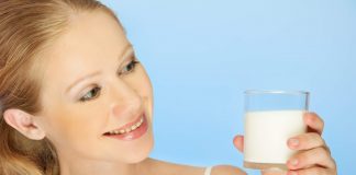 uống sữa đậu nành 