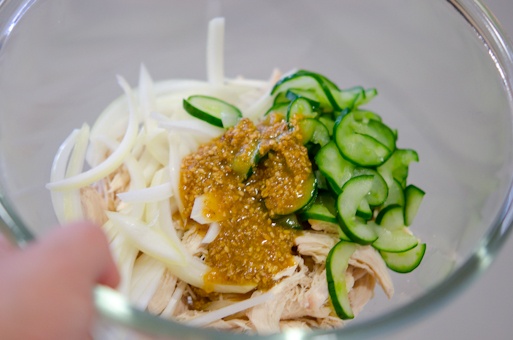 Salad thịt gà dưa chuột – món phụ nổi tiếng của Hàn Quốc