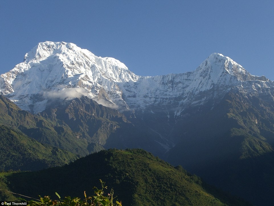 Nhà khách Ghandruk, Nepal (12 USD một đêm): Nhà khách này nằm ở độ cao 1.800 m trên dãy Himalayas. Nghỉ chân tại đây, du khách sẽ được chiêm ngưỡng khung cảnh núi non hùng vĩ, nguyên sơ.