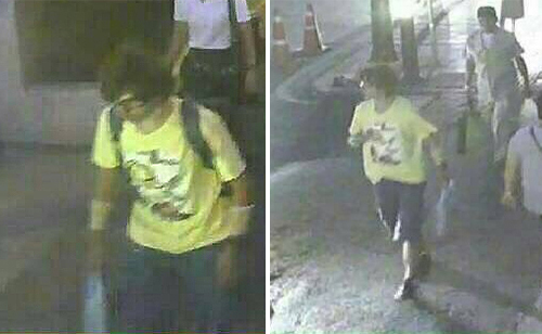 Nam thanh niên bị tình nghi gài bom trong hai thời điểm đeo balô đen và xuất hiện không có balô trong camera theo dõi. Ảnh chụp màn hình do cảnh sát Thái Lan cung cấp. Ảnh: BangkokPost