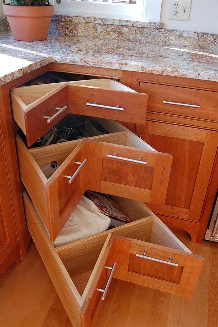 Tiết kiệm không gian bếp với ngăn kéo góc vừa tiện vừa đẹp