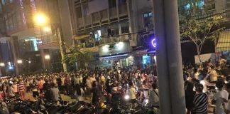 Đám đông hàng trăm bạn trẻ tụ tập làm náo loạn phố Nguyễn Huệ