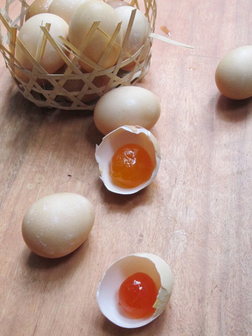 Cách làm trứng muối tại nhà cực đơn giản - 8