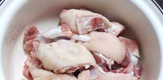 Cách làm bún móng giò với măng khô cho bữa sáng cuối tuần