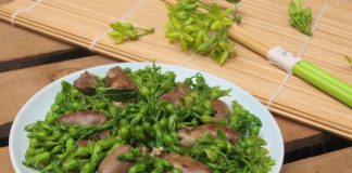 Hoa thiên lý xào lòng gà