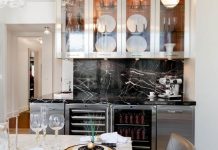 'Khoác' tấm áo sang trọng cho ngôi nhà bằng đá cẩm thạch đen