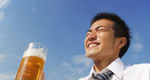 Việc giảm cân bằng bia là thiếu khoa học dễ mắc xơ gan. Ảnh minh họa