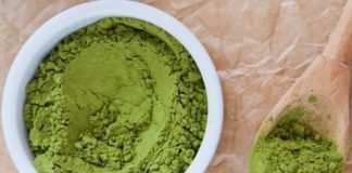 Mẹo tách vỏ dừa ra khỏi cùi dừa nhanh nhất