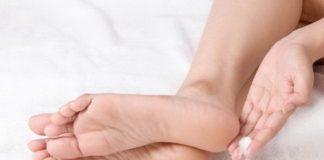 trị nứt gót chân 