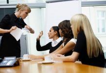 Ấm ức, căng thẳng vì trưởng phòng có tính trù dập Ấm ức, căng thẳng vì trưởng phòng có tính trù dập