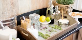 Tẩy da chết bằng đường hay muối – Bạn hợp với loại nào hơn?