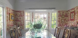 Dùng nội thất bàn kính trang trí giúp nhà thêm sang